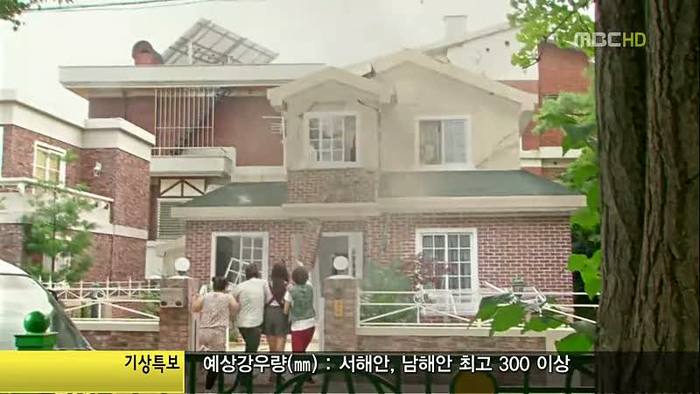 kiss1-00201 - Playful Kiss