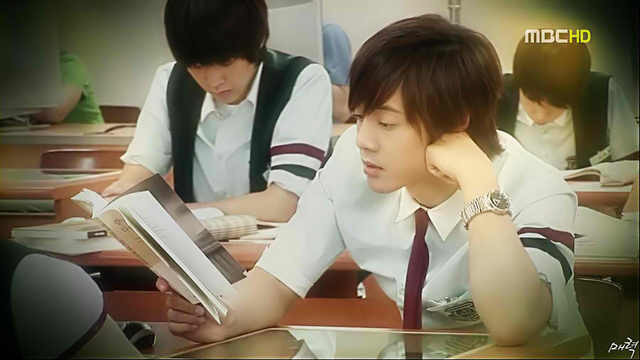 a869ce65d34c419b1ea54340152087de1281293245_full - Playful Kiss