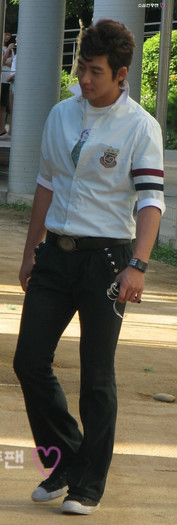 e8cd93206fda2db4bfdd1f692650d3451280187751_full - Playful Kiss