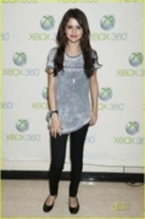 26734930_PCFVEYNQS - December 11th-Y100 Jingle Ball 2010 backstage