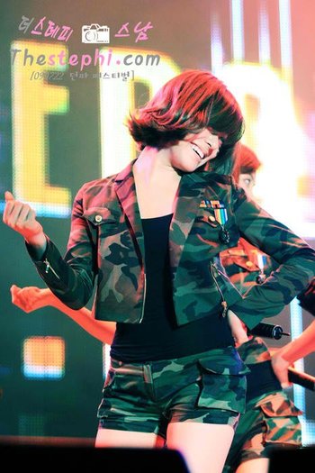 37130_1209856224171_1761713640_424222_8071044_n - Tiffany