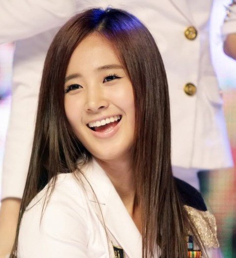 154322_176340045709878_100000016513727_601167_4447179_n - Yuri