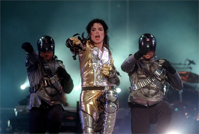 42-25079143-1258757_0x440 - michael jackson