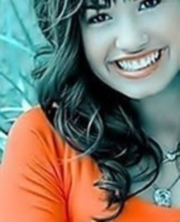 19252359_CRGTBHGXJ - Demi Lovato