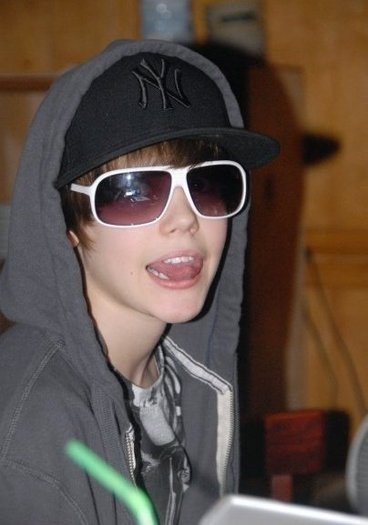 40588_107145869342146_100001402004751_63054_4435322_n - Justin Bieber-jb