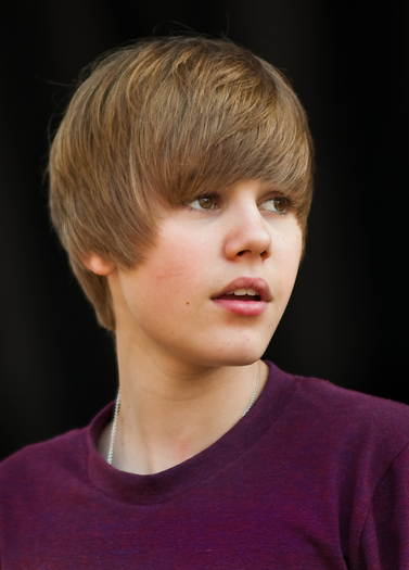 Justin_Bieber_at_Easter_Egg_roll_-_crop - Justin Bieber-jb