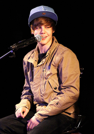justin-bieber-con-cert-21 - Justin Bieber in concert la turnul Eiffel