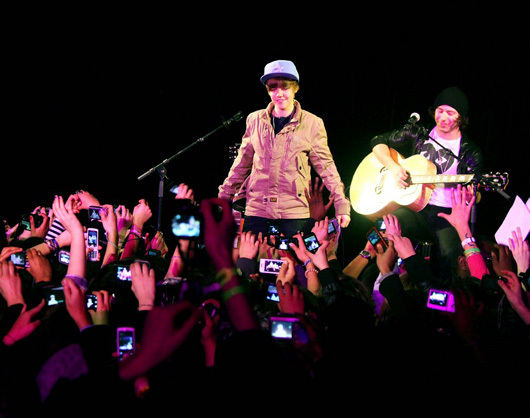 justin-bieber-con-cert-16 - Justin Bieber in concert la turnul Eiffel