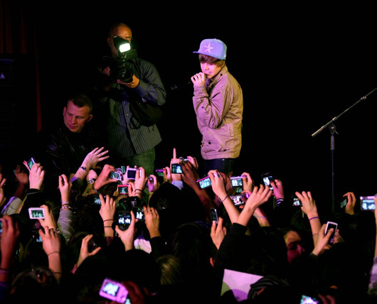 justin-bieber-con-cert-8 - Justin Bieber in concert la turnul Eiffel