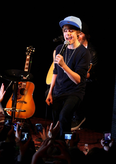 justin-bieber-con-cert-12 - Justin Bieber in concert la turnul Eiffel
