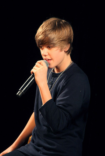 justin-bieber-con-cert-5 - Justin Bieber in concert la turnul Eiffel