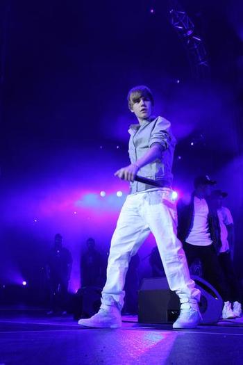 justin-bieber-wango-1 - Justin Bieber poze noi in concert