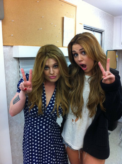 Miley+Cyrus+Kelly+Osbourne+Miley+Cyrus+Twitpic+P27YL6Pb1I_l - disney actress