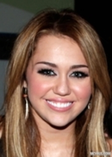 25027349_VXIXJWUOI - ziua lui miley 2010