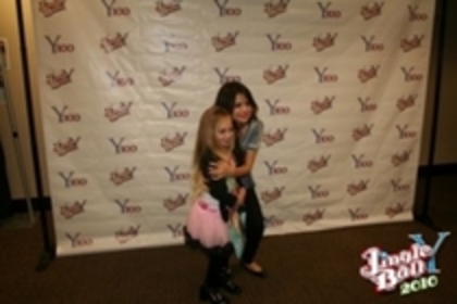 26357452_AMDUZXFEZ - December 11th-Y100 Jingle Ball Meet N Greet 2010