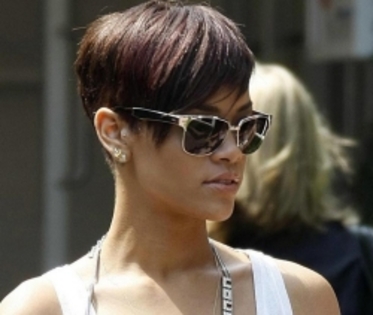 rihanna-noua-tunsoare-fata-thumb-250-0-18 - Rihanna