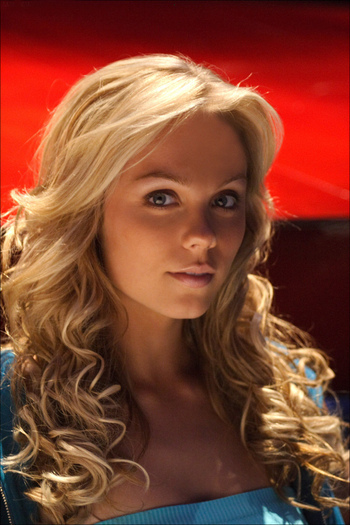 Laura Vandervoort (8)