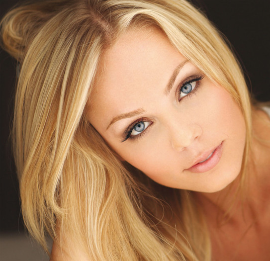 Laura Vandervoort (13) - Laura Vandervoort