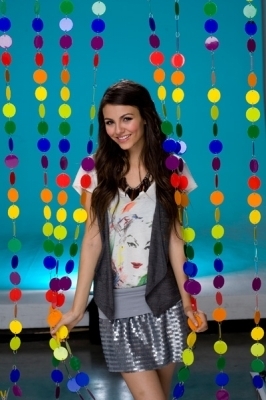 Victoria Justice (38)