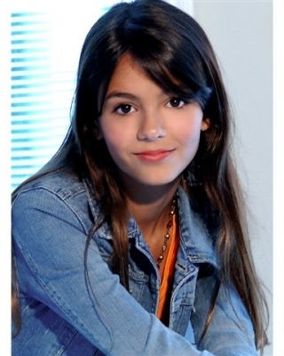 Victoria Justice (44)
