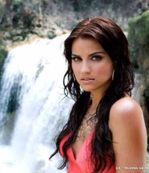 maite-perroni-300x350