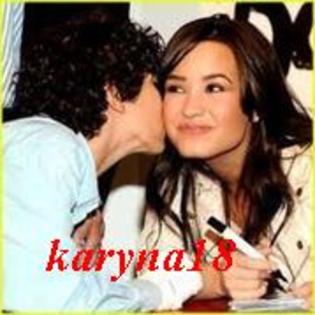 Nick Jonas - OoO-Demi kissing