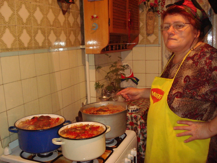 MAMA,INTR-UN AN,DE CRACIUN,FACEA SARMALE