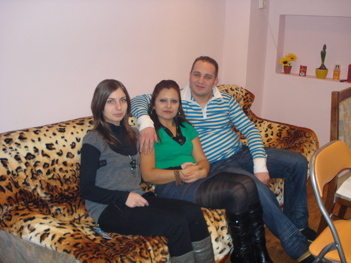 DOUA CRISTINE SI UN BOGDAN:)