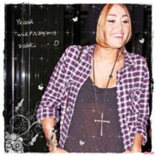 26346800_YHVBBKYIZ - miley cyrus