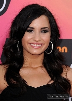 Demi Lovato - DEMI LOVATO LA KIDS CHOICE AWARDS 2010