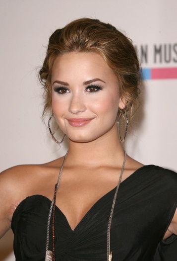 Demi Lovato - DEMI LOVATO LA AMERICAN MUSIC AWARDS 2010