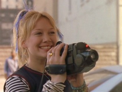 At the beginning of the movie, Kelly Collins is a free-spirited tween at a posh New York art school - Cadet Kelly