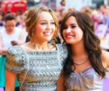 demi si miley - selena vs demi si miley