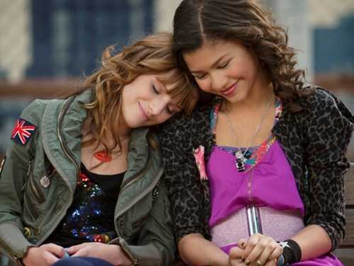 ShakeItUp_ - 0 Bella And Zendaya 0