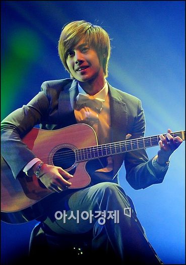 KHJ21 - Kim Hyun Joong