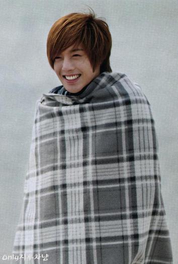 kim hyun joong high cut (22)