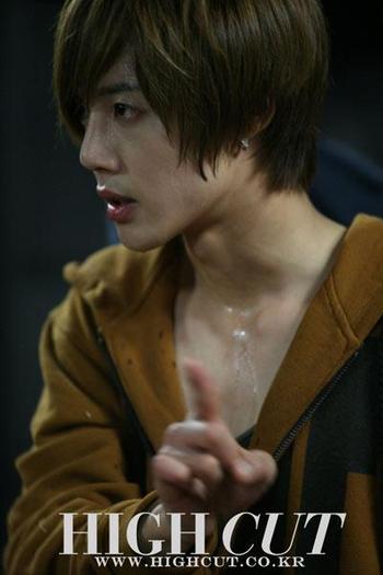 kim hyun joong high cut (17)
