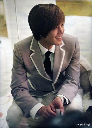 kim hyun joong high cut (6)