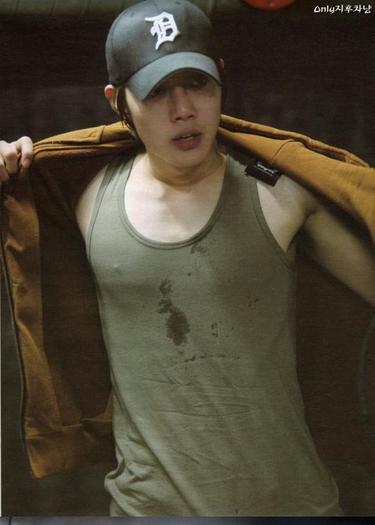 kim hyun joong high cut (8)