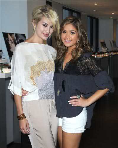 13yph81 - disney actress