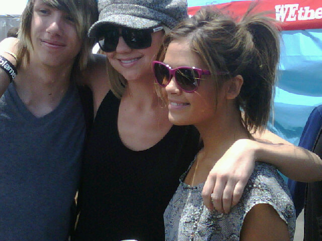 CSTAUBUS002 - disney actress