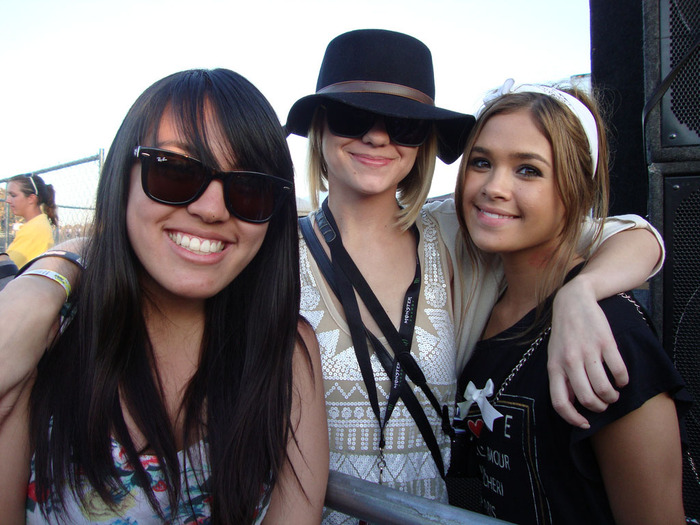 CSTAUBUS004 - disney actress