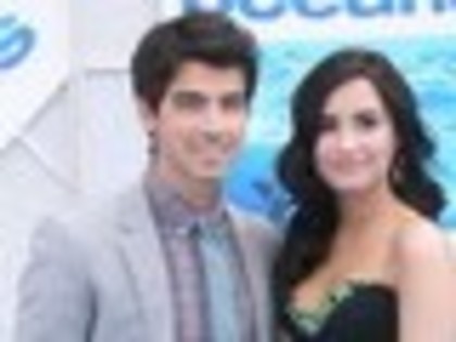 demi and joe - pe cine preferati dintre joe si justin biber