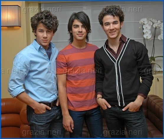 Jonas Brothers (9) - Jonas Brothers
