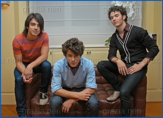 Jonas Brothers (10) - Jonas Brothers