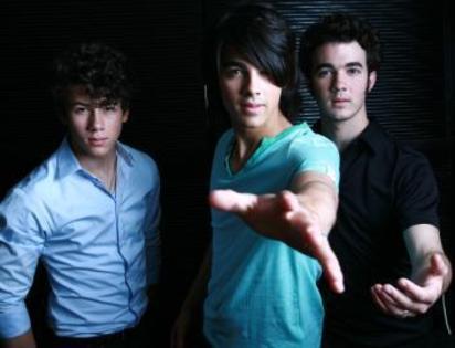 Jonas Brothers (1) - Jonas Brothers