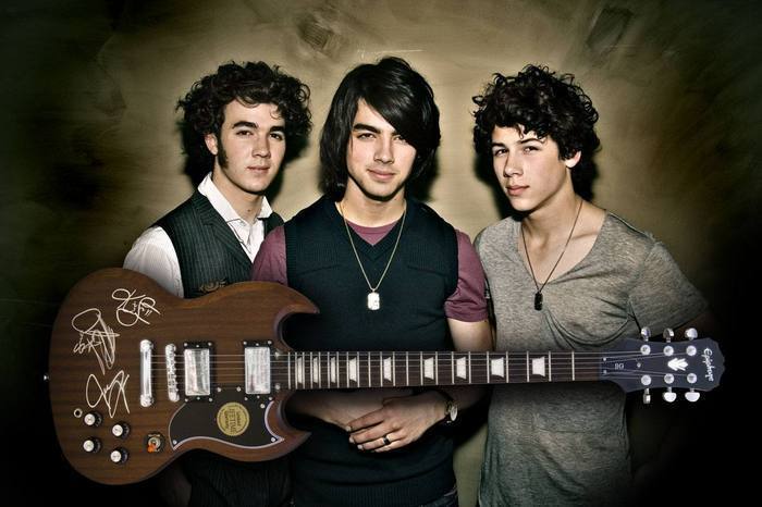 Jonas Brothers (57)