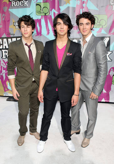 Jonas Brothers (75)