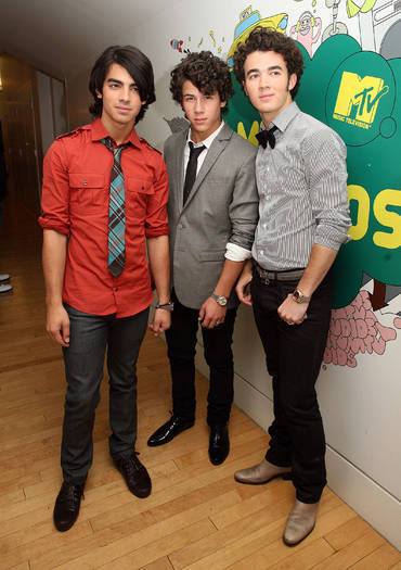 Jonas Brothers (76)