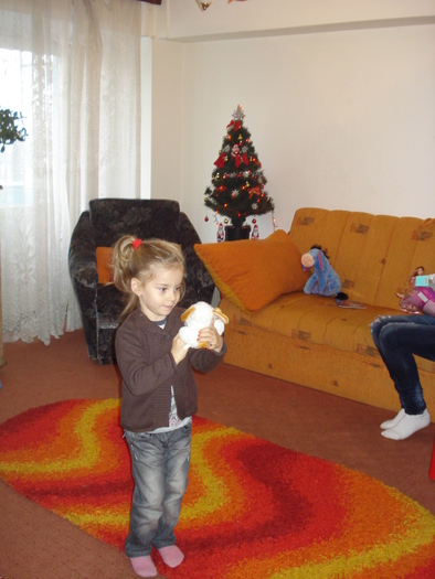 A PRIMIT SI DOI CATELUSI